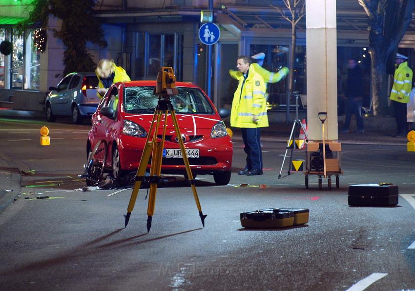 VU Rad gegen PKW Koeln Rath Roesratherstr Eilerstr P33.JPG